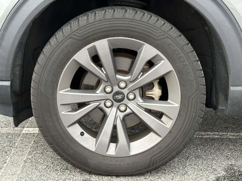 Used 2021 Ford Explorer XLT w/ Equipment Group 202A image 9