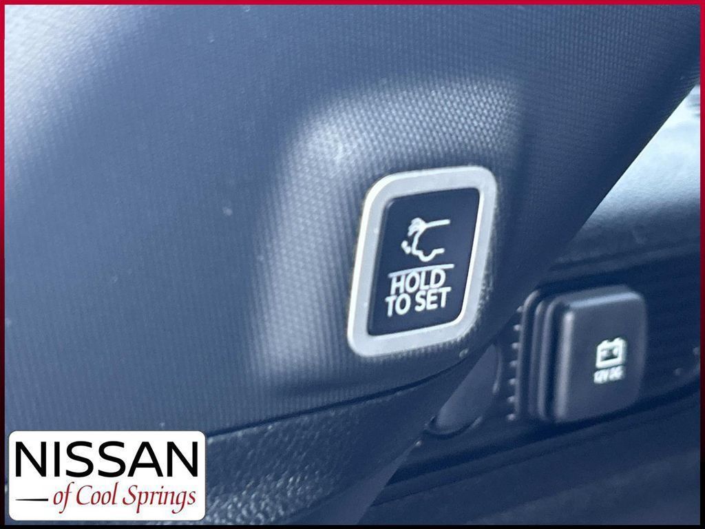 Used 2024 Jeep Grand Cherokee Limited w/ Black Appearance Package AWD/4WD image 14