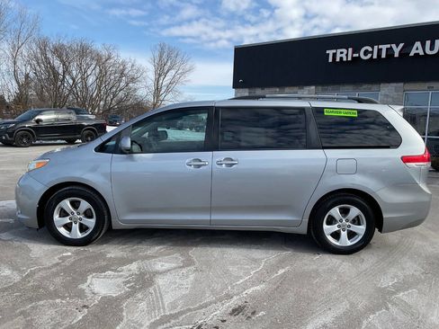 Used 2011 Toyota Sienna LE image 3