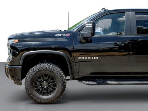 Used 2025 Chevrolet Silverado 2500 ZR2 w/ Technology Package AWD/4WD image 10