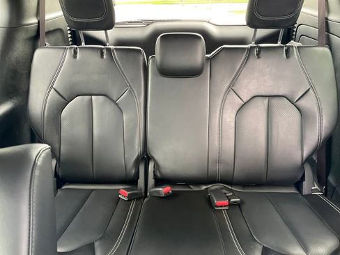 Used 2024 Chrysler Pacifica Limited FWD image 12