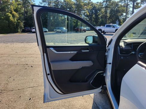 New 2026 GMC Acadia Elevation image 13