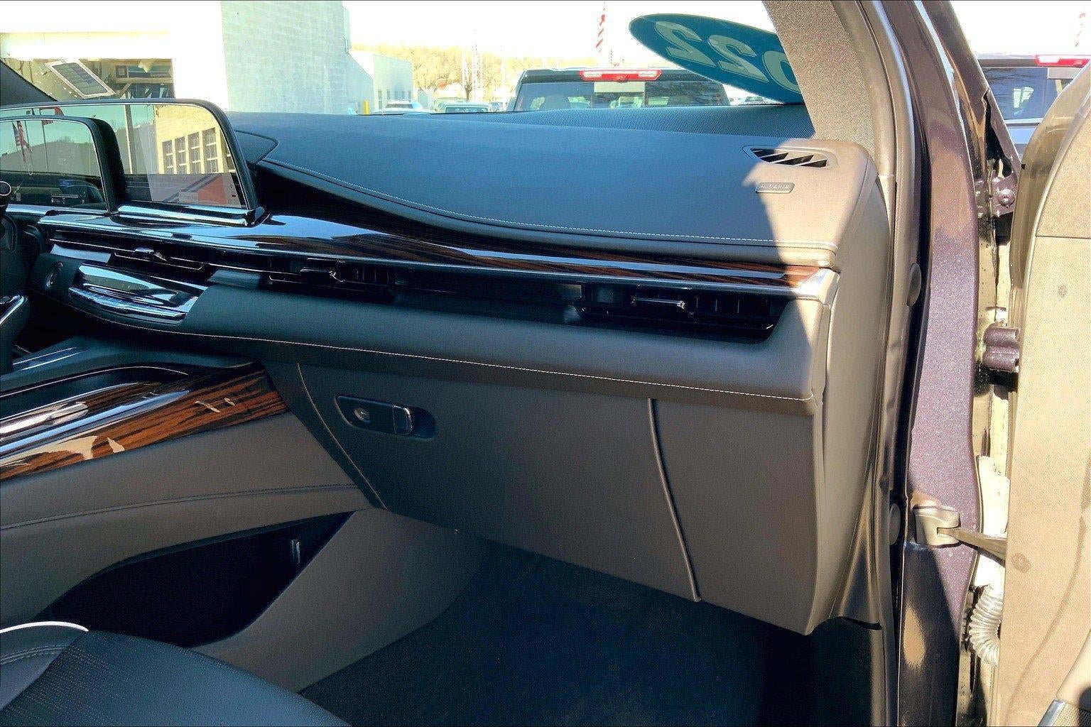 Used 2022 Cadillac Escalade Premium Luxury AWD/4WD image 15