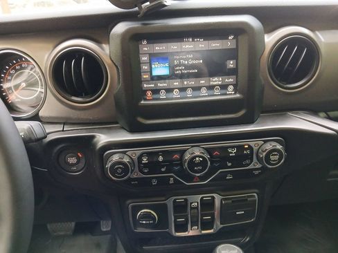 Used 2023 Jeep Wrangler Unlimited Sport AWD/4WD image 21