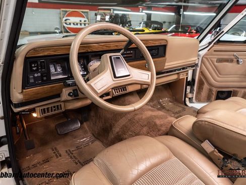 Used 1991 Jeep Grand Wagoneer 4dr Wagon 4WD image 14