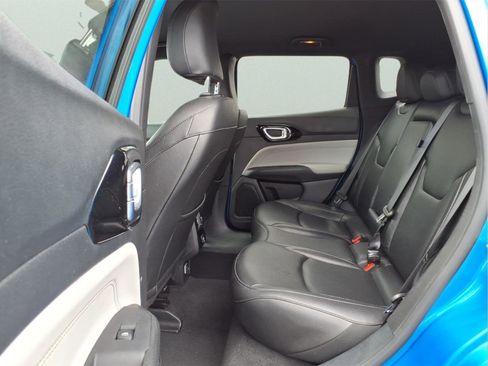 Used 2025 Jeep Compass Limited AWD/4WD image 10