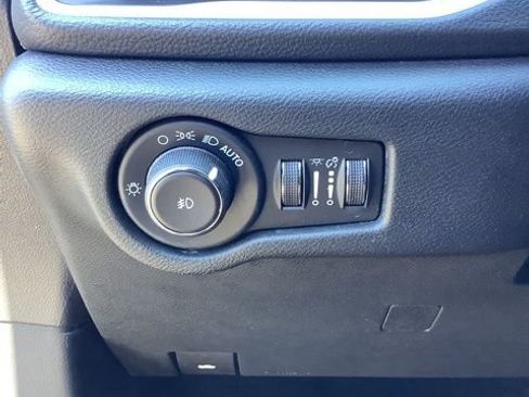 Certified 2023 Chrysler Pacifica Touring-L w/ S Appearance Package AWD/4WD image 34