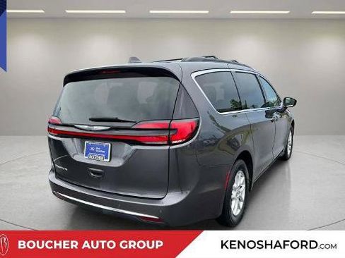 Used 2022 Chrysler Pacifica Touring-L FWD image 5