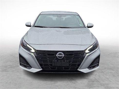 Used 2023 Nissan Altima 2.5 SV image 2
