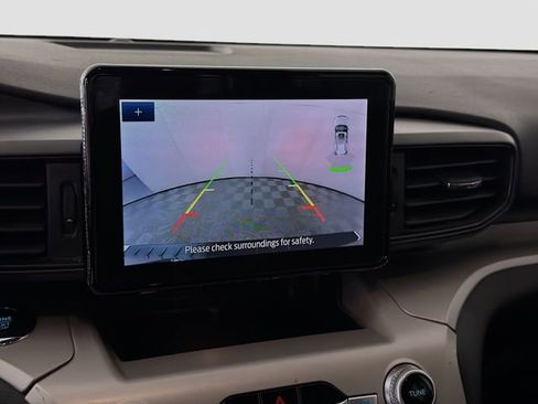 Used 2023 Ford Explorer XLT image 16