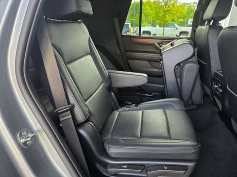 Used 2025 GMC Yukon Denali AWD/4WD image 15