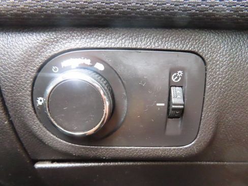 Used 2018 Chevrolet Cruze LS FWD image 25