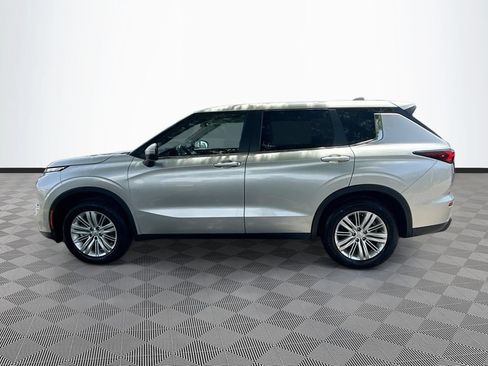 Used 2024 Mitsubishi Outlander ES FWD image 4