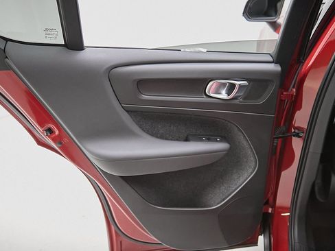 Certified 2023 Volvo C40 Recharge Core w/ Climate Package image 17