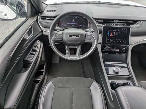Used 2023 Jeep Grand Cherokee L Laredo AWD/4WD image 17