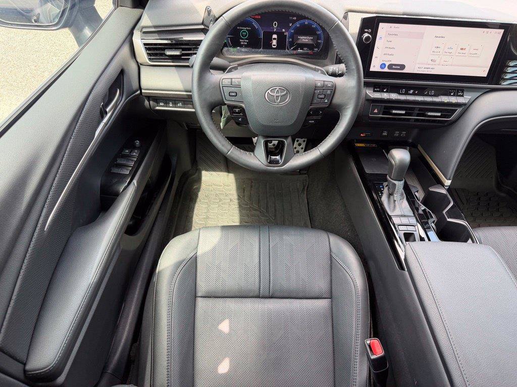 Used 2025 Toyota Camry XSE FWD image 9