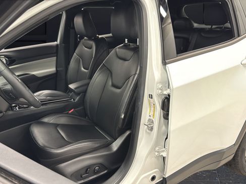 Used 2025 Jeep Compass Limited AWD/4WD image 9