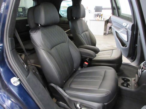 Used 2020 BMW X7 M50i image 19