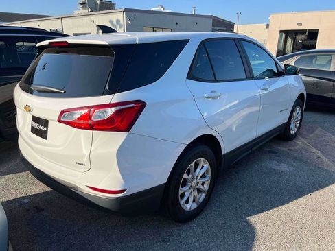 Used 2020 Chevrolet Equinox LS w/ LS Convenience Package AWD/4WD image 2