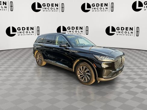 Used 2026 Lincoln Aviator AWD image 2