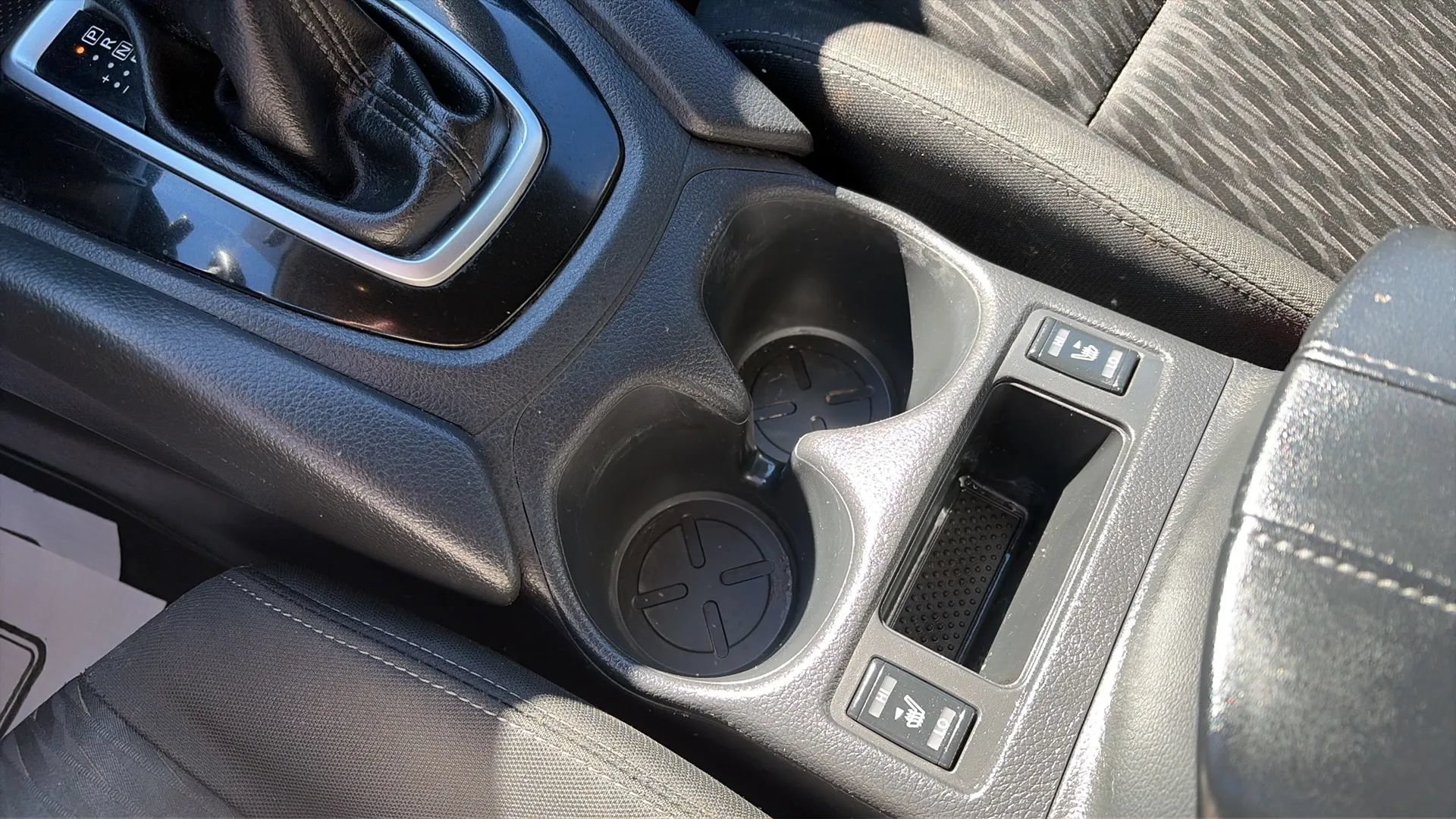 Used 2018 Nissan Rogue SV FWD image 21