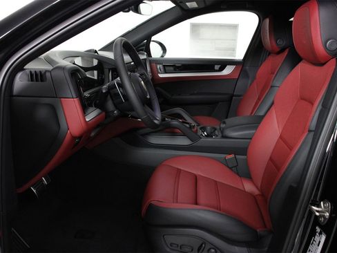 New 2026 Porsche Cayenne S image 5
