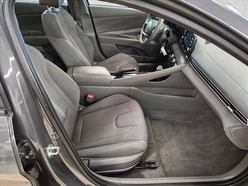 Used 2025 Hyundai Elantra SE FWD image 22