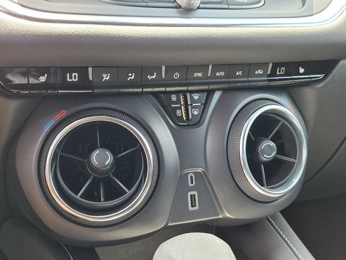 Used 2025 Chevrolet Blazer LT FWD image 18