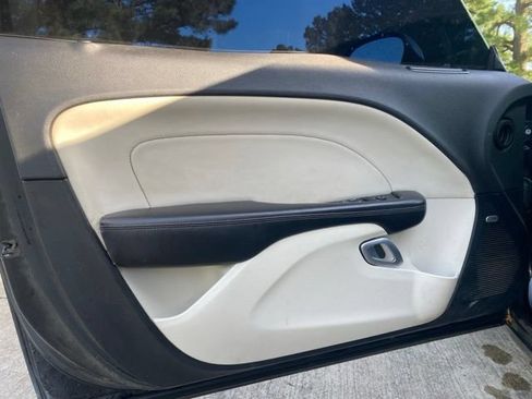 Used 2015 Dodge Challenger SXT RWD image 13