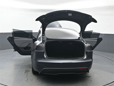 Used 2025 Tesla Model 3 image 46