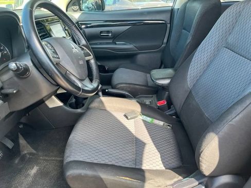 Used 2014 Mitsubishi Outlander SE AWD/4WD image 14