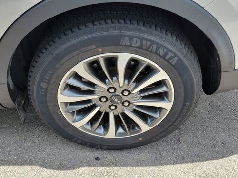 Certified 2022 Lincoln Nautilus FWD w/ Premium Package image 8