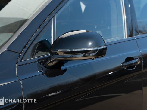 Used 2025 Bentley Bentayga image 10