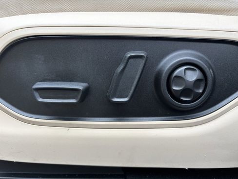 Used 2024 Jeep Grand Cherokee Limited image 23