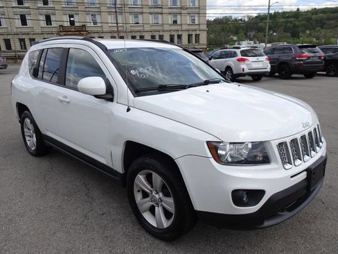 Used 2017 Jeep Compass Latitude AWD/4WD image 4