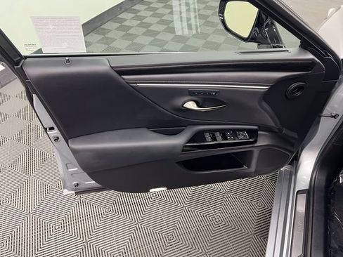 Certified 2025 Lexus ES 300h w/ Premium Package FWD image 9