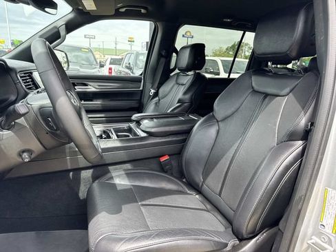 Used 2024 Jeep Wagoneer L Series II w/ Flexible Seating Group RWD image 16
