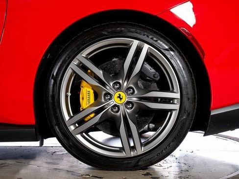 Used 2019 Ferrari Portofino image 17