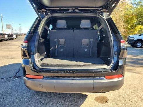 Used 2024 Jeep Grand Cherokee L Laredo image 27