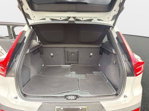 Used 2026 Volvo XC40 B5 Plus AWD/4WD image 11