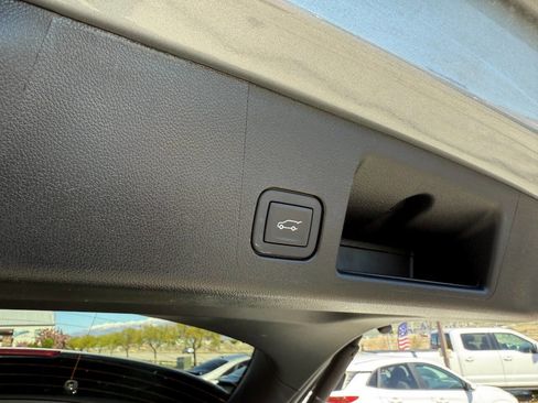 Used 2025 Chevrolet Equinox EV LT image 22