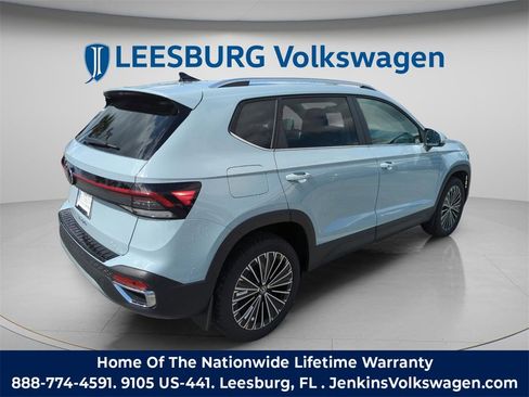 New 2026 Volkswagen Taos SE image 6