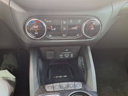 Used 2021 Chevrolet TrailBlazer RS w/ Sun and Liftgate Package FWD image 23