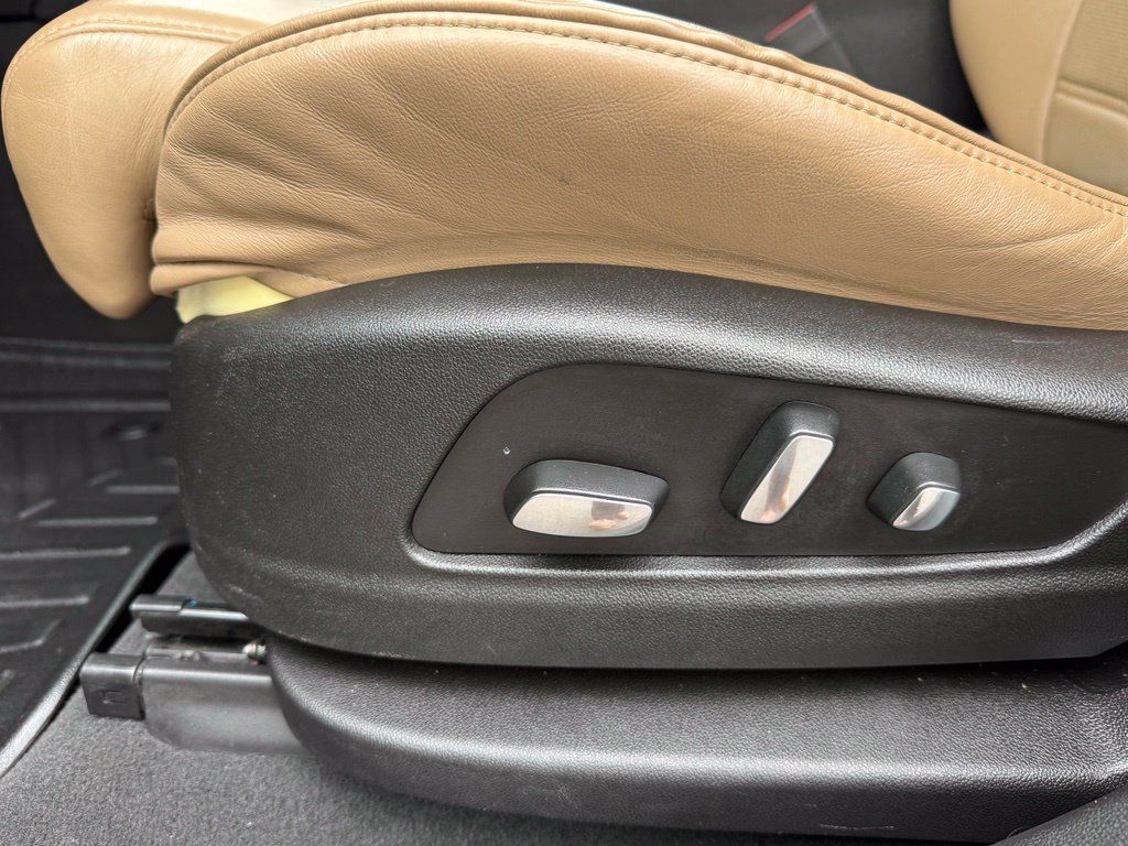 Used 2017 Cadillac XT5 Platinum AWD/4WD image 33