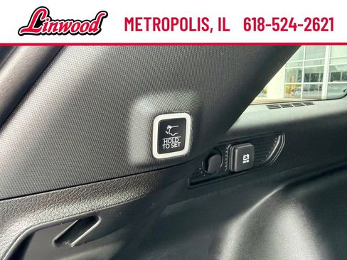 Used 2025 Jeep Grand Cherokee Altitude AWD/4WD image 14
