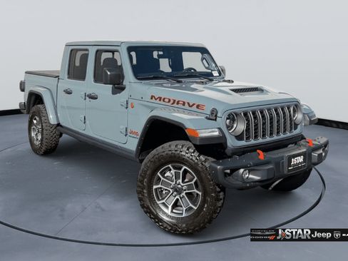 Used 2025 Jeep Gladiator Mojave AWD/4WD image 3