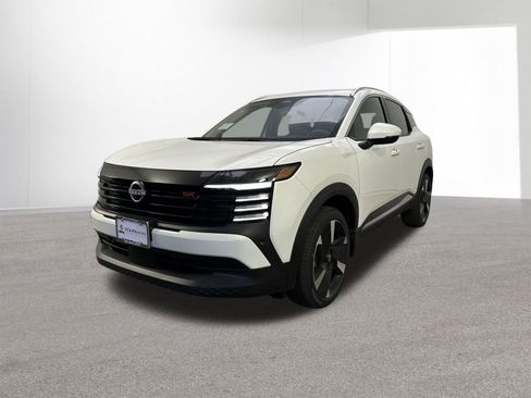 New 2025 Nissan Kicks SR image 2