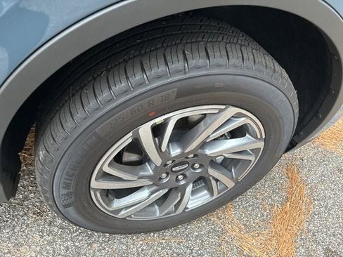 New 2026 Lincoln Corsair Premiere image 16