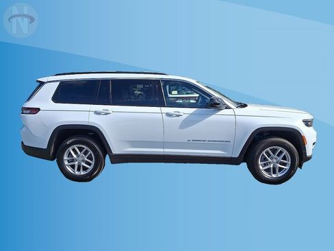 Certified 2025 Jeep Grand Cherokee L Laredo w/ Luxury Tech Group I AWD/4WD image 39