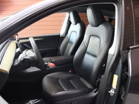 Used 2023 Tesla Model Y Long Range image 28